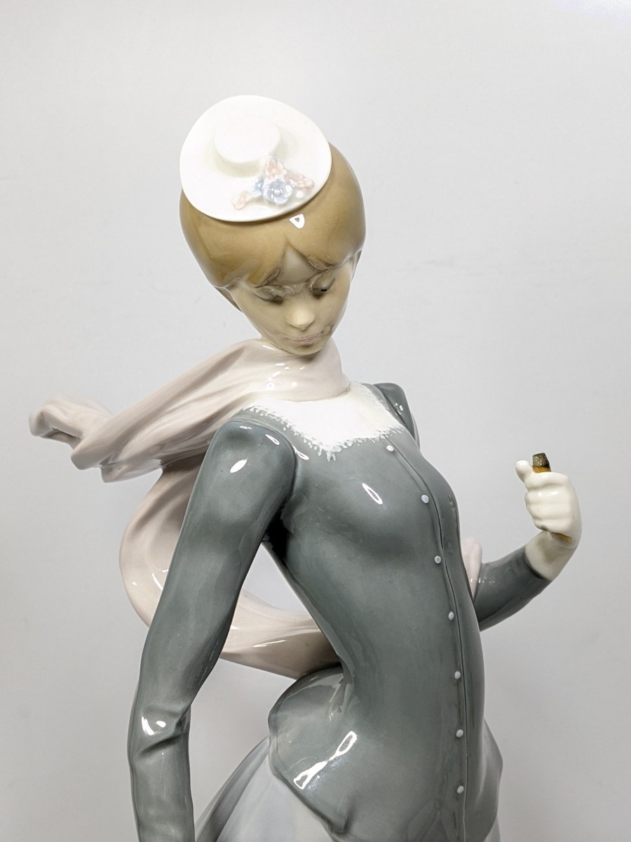 【絶版】LLADRO　ショールの貴婦人　磁器人形　陶器　スペイン