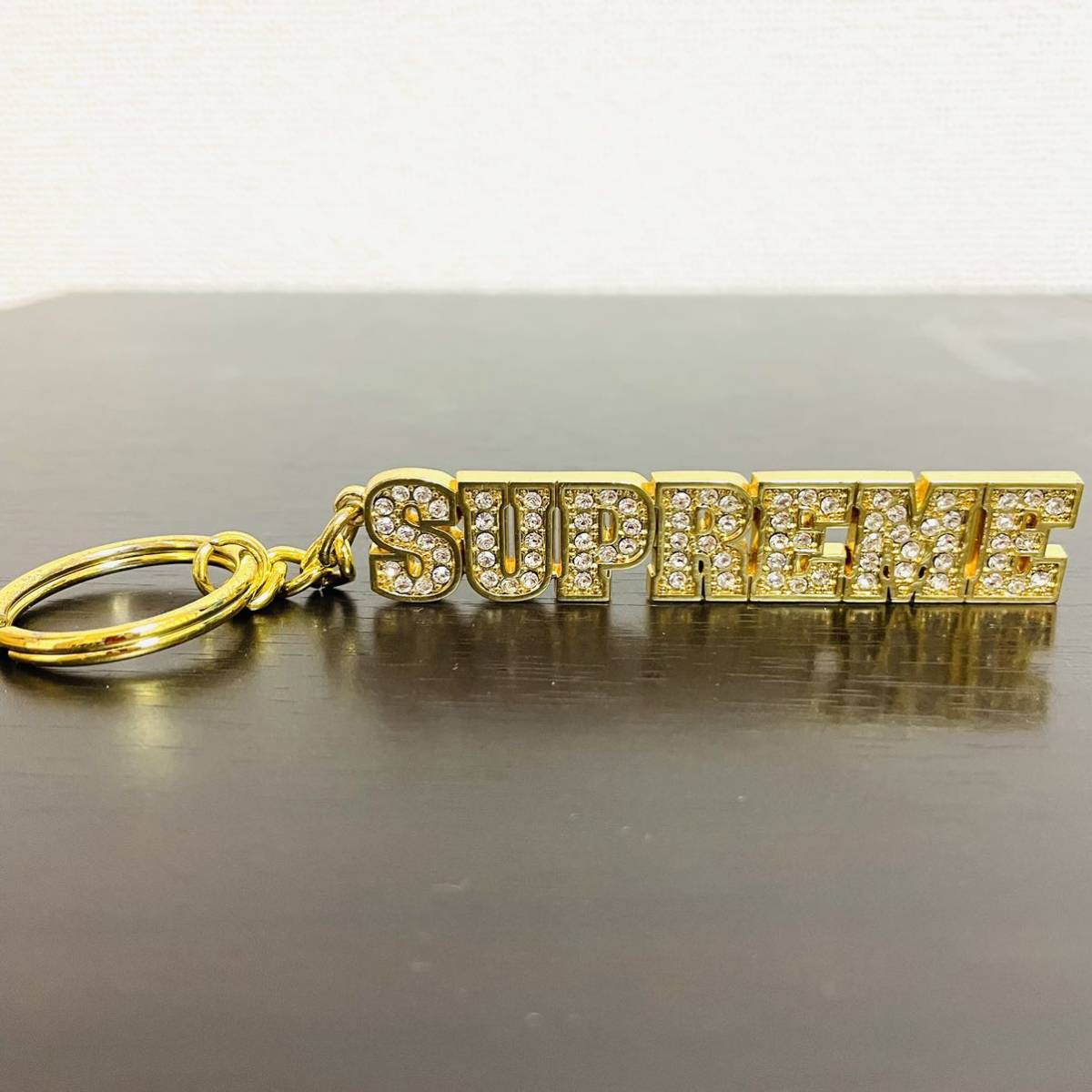 Supreme Block Logo Keychain Gold 18ss 金色 ブロックロゴ キーチェーン キーホルダー  デカロゴ(その他)｜売買されたオークション情報、yahooの商品情報をアーカイブ公開 - オークファン（aucfan.com）