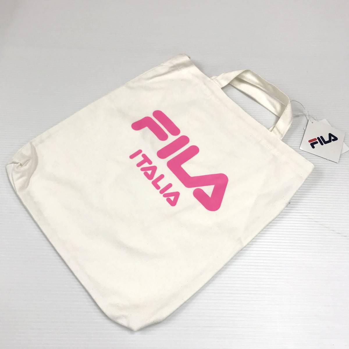 未使用 FILA ホワイト ピンク トートバッグ ショルダーバッグ メンズ レディース プレゼント フィラ 白 コンパクト キャンバス A4 斜めがけ