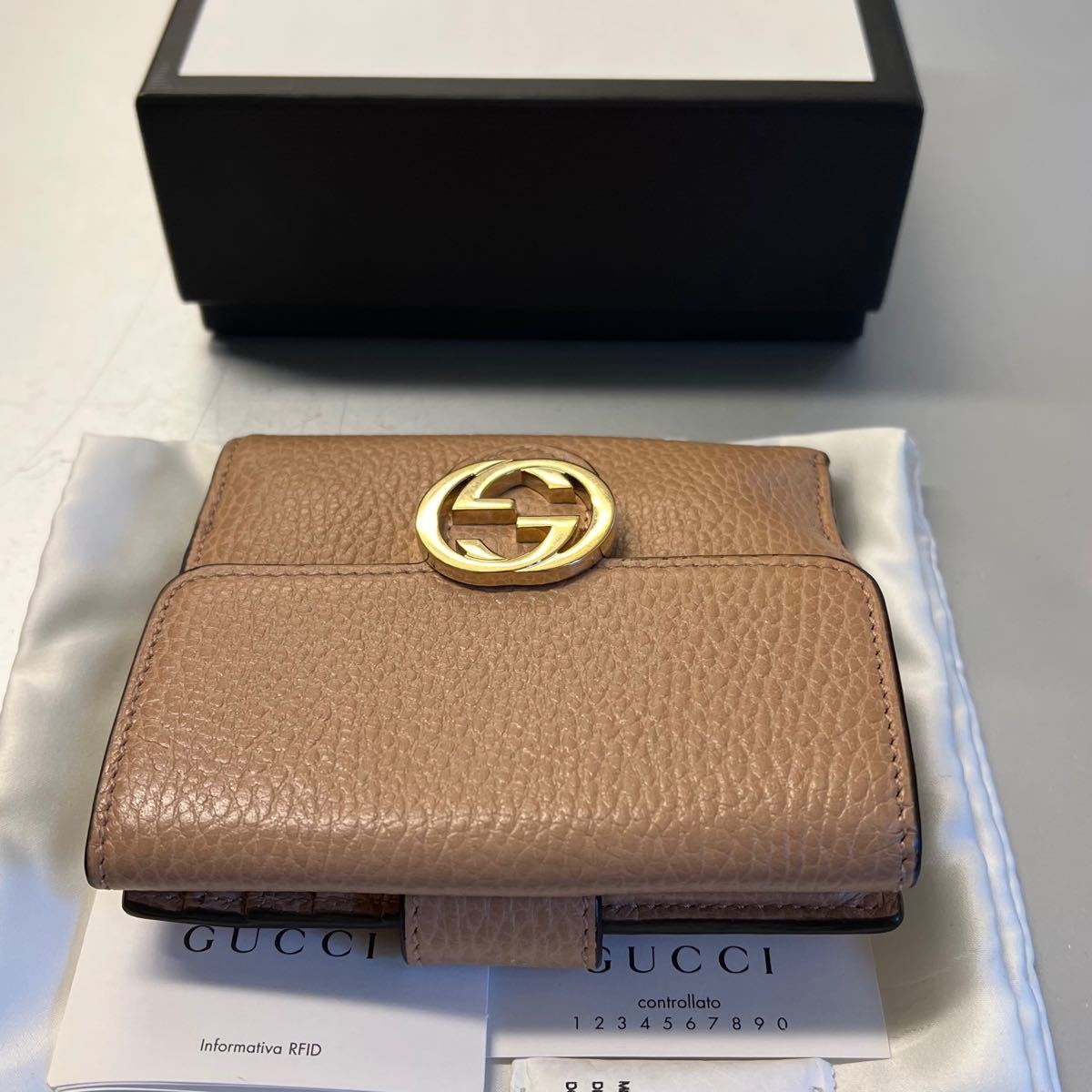 2022激安通販 未使用に近い! グッチ GUCCI 財布 二つ折り 折り財布 ...