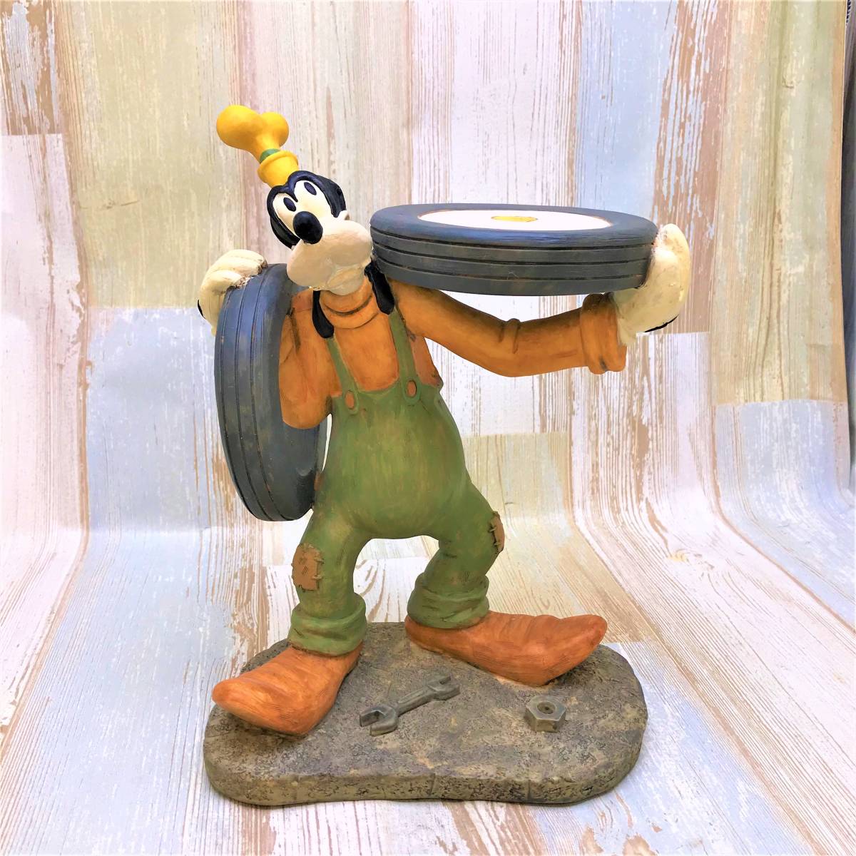 レア★グーフィー Goofy 花台 スタンド 置き台 セトクラフト タイヤ 陶器製 フィギュア★ディズニー Disney TDL _画像2