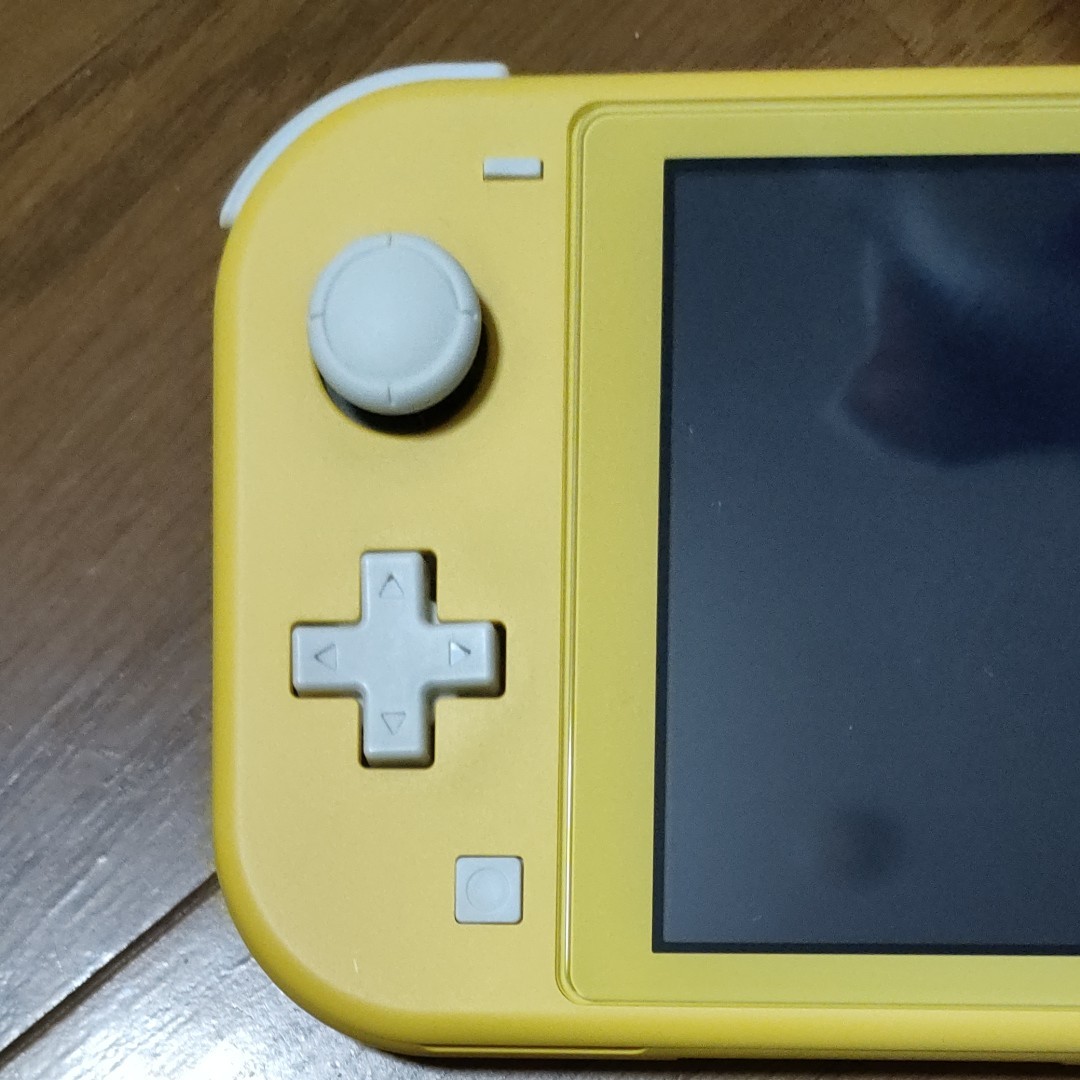 Nintendo switch Lite イエロー　オマケのポーチ付き　作動確認　スイッチライト　本体　付属品付き