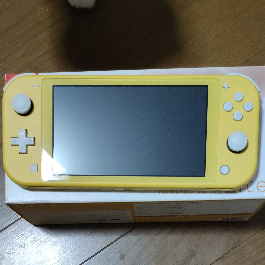 Nintendo switch Lite イエロー　オマケのポーチ付き　作動確認　スイッチライト　本体　付属品付き