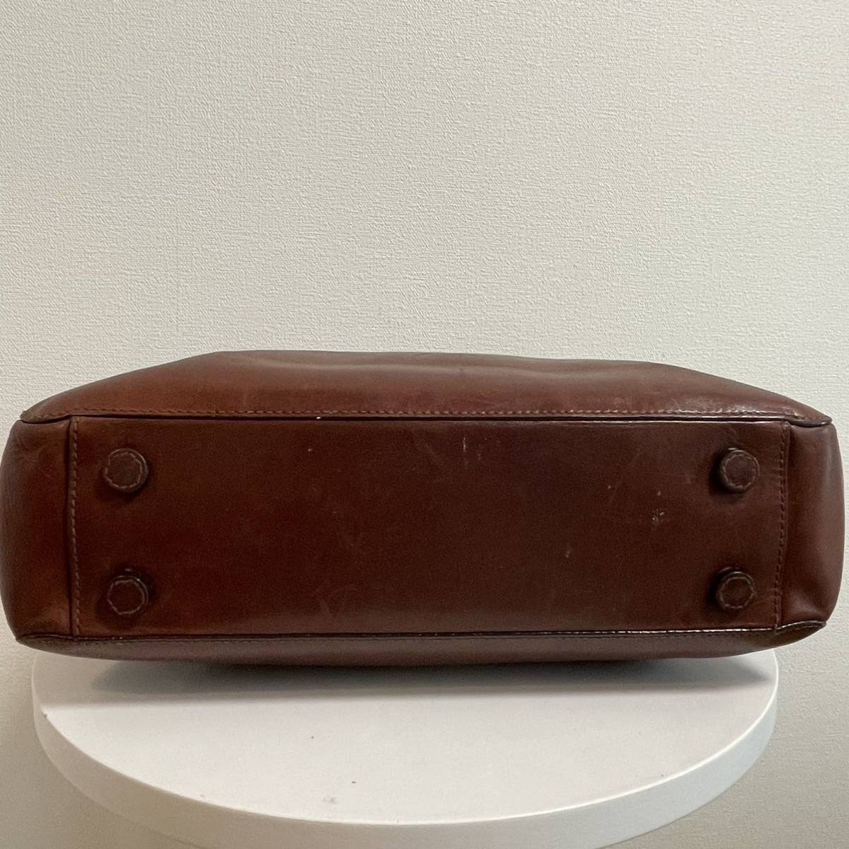 ○美品○PRADA プラダ○ロゴ 型押し カーフ レザー 本革○チェーン