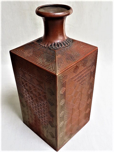 ギフト】 古い時代の一輪挿し 備前焼 角徳利 角瓶 アンティーク 古備前