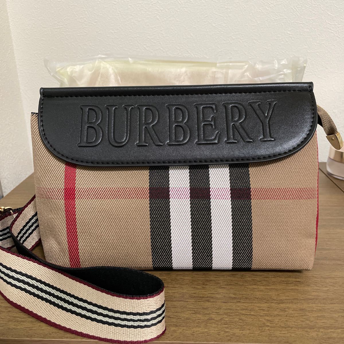 週末限定値下げBURBERRY風ストライプショルダーバッグ新品未使用