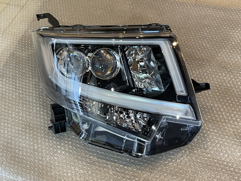 未使用 美品 LA150S ムーヴカスタム 前期 右側 LED ヘッドライト KOITO