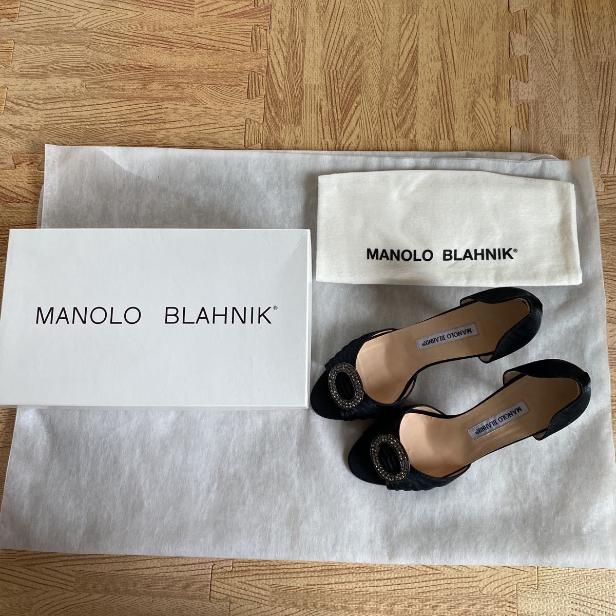 マノロブラニクMANOLO BLAHNIK サテンパンプス37 バックルビジュー