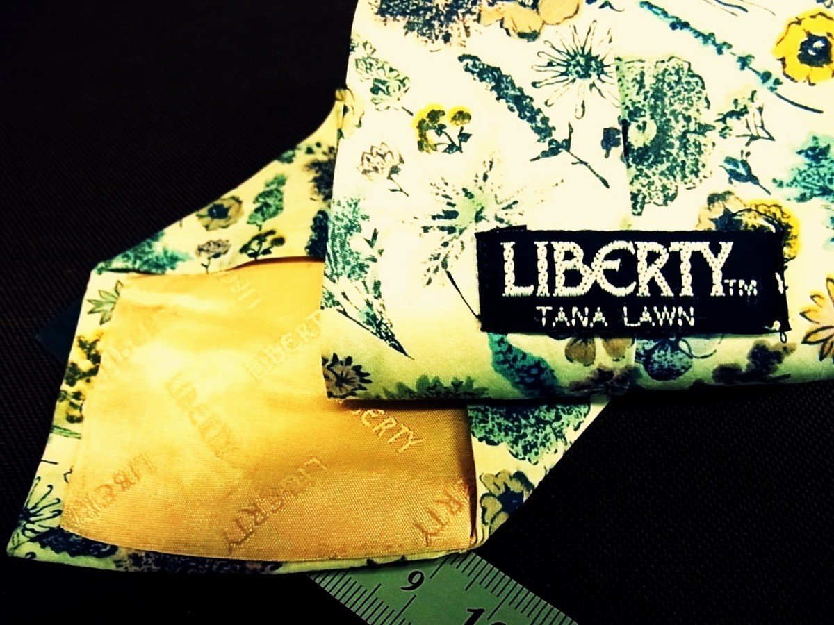 ♪4035D♪状態並品【花 植物 葉っぱ 柄】リバティー【LIBERTY】ネクタイ_画像2