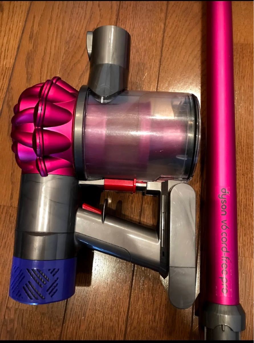 dyson V6 コードレス掃除機　クリーナースタンド付き　お値下げしました。