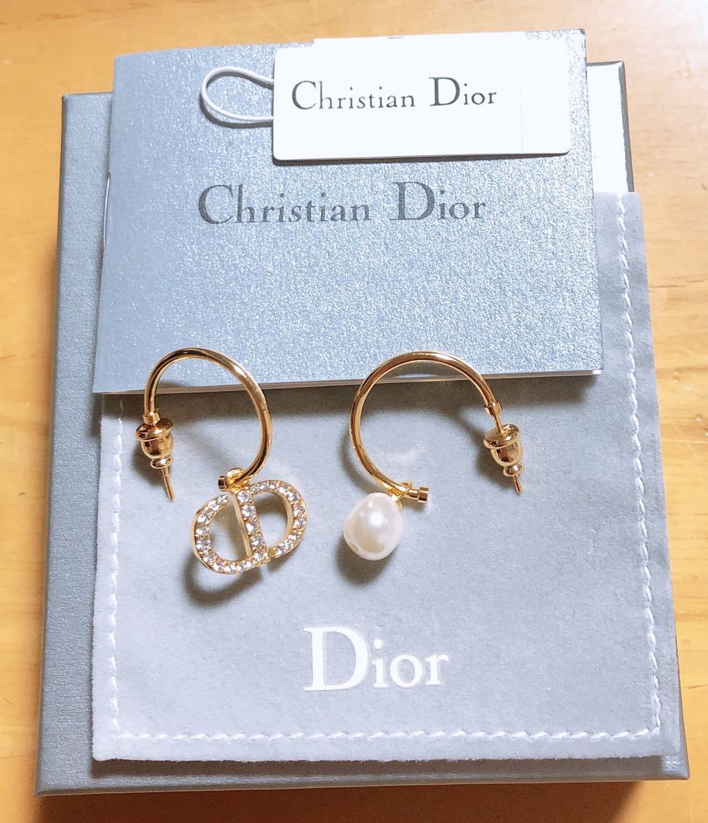 Christian Dior ディオール 揺れるピアス ゴールド ロゴマーク フープ _画像4