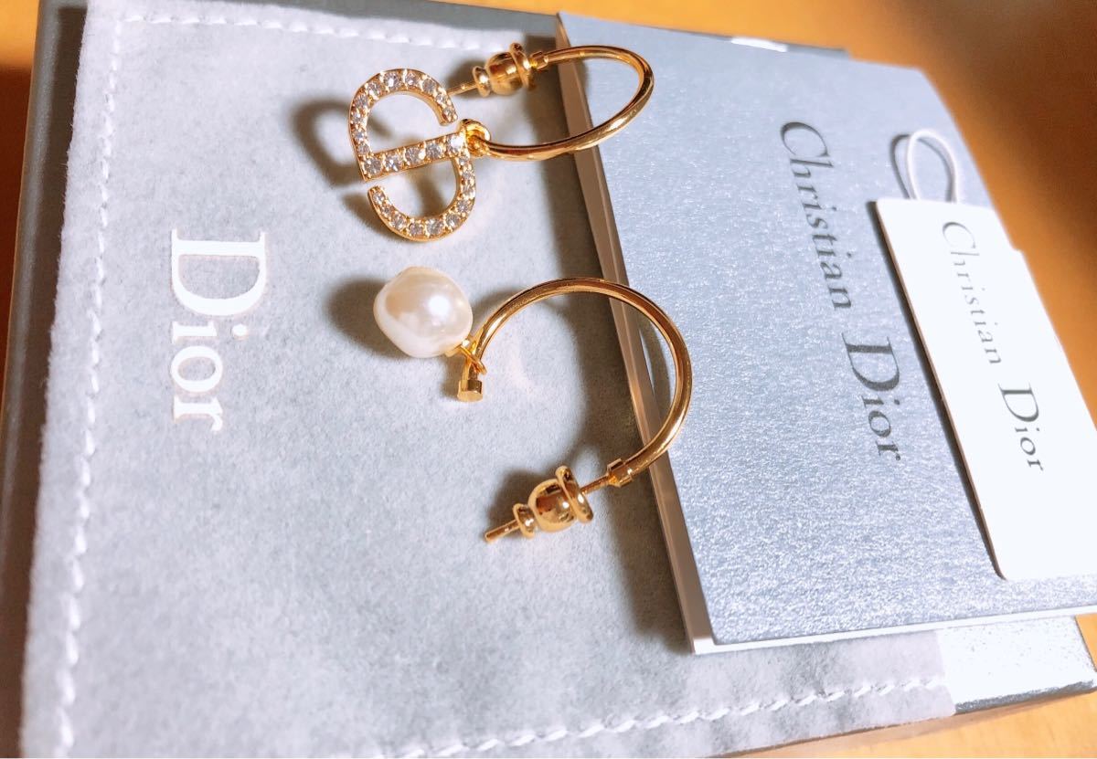 Christian Dior ディオール 揺れるピアス ゴールド ロゴマーク フープ _画像3