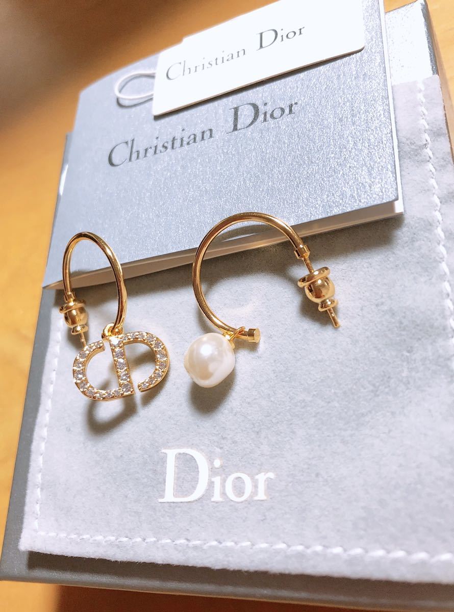 Christian Dior ディオール 揺れるピアス ゴールド ロゴマーク フープ _画像5