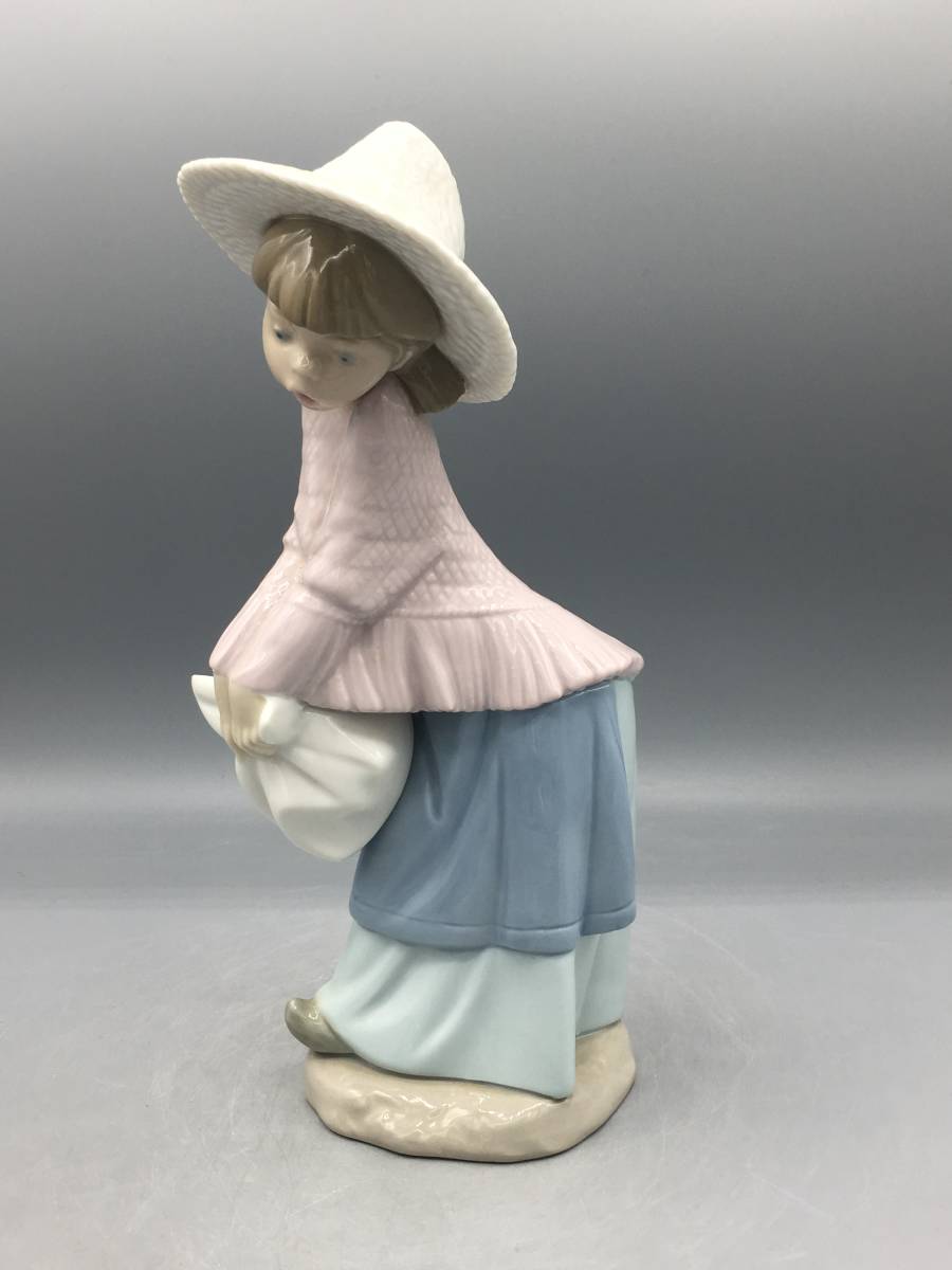 LLADRO リヤドロ 「麦わら帽子を持つ少女」 フィギュリン