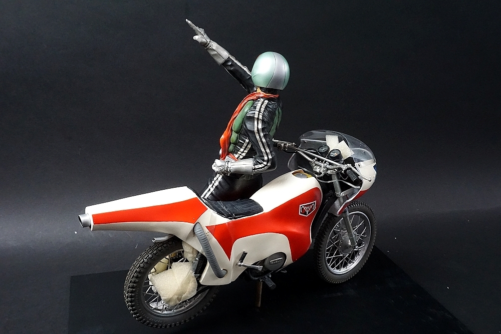 ☆ メディコムトイ / レインボー造型企画 1/5 RMW 仮面ライダー新1号
