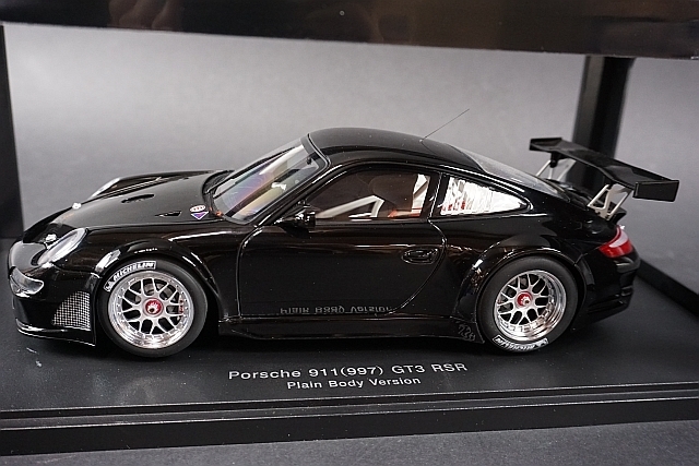 人気商品!】 オートアート 911 オートアート1/18Porsche911(997