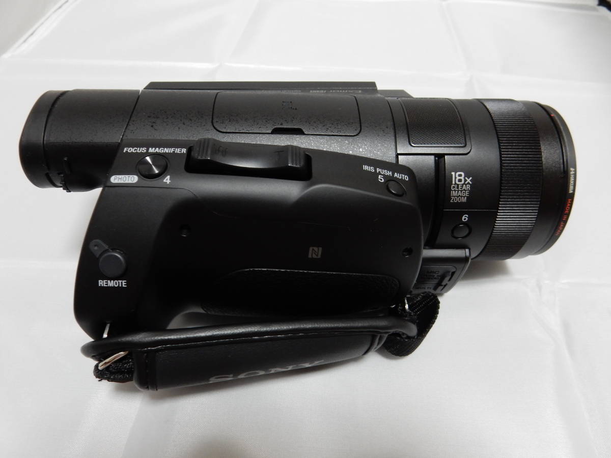 買い物FDR-AX700　ソニー　４Kビデオカメラ　使用極少の美品　BC-TRV充電器　予備の純正バッテリー　レンズ保護フィルター　液晶フィルムをセット ソニー