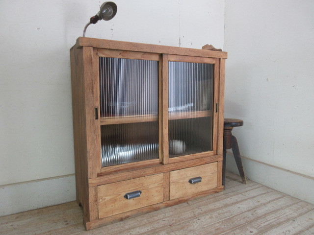 愛用 古い木製の格子ガラス戸棚 引き出し2杯 食器棚 水屋タンス 店舗 