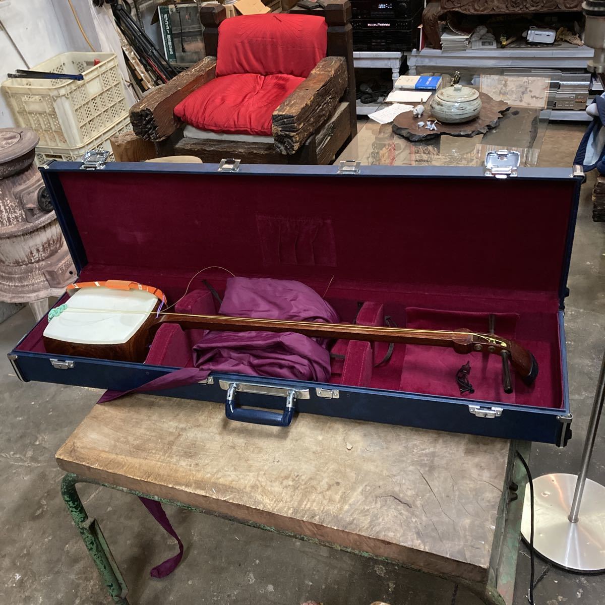 ヤフオク! - ジャンクの三味線 と 三味線のハードケース 鍵付き 和楽器...