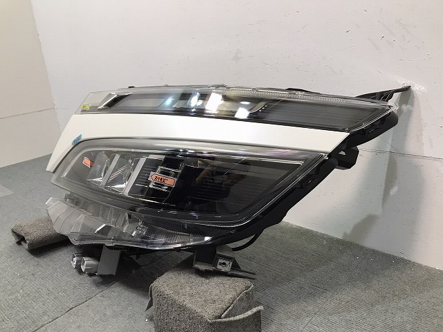 ヴォクシー/ZS/煌/VOXY/80系/ZRR80W ZRR85W ZWR80W 純正 後期 左ヘッド