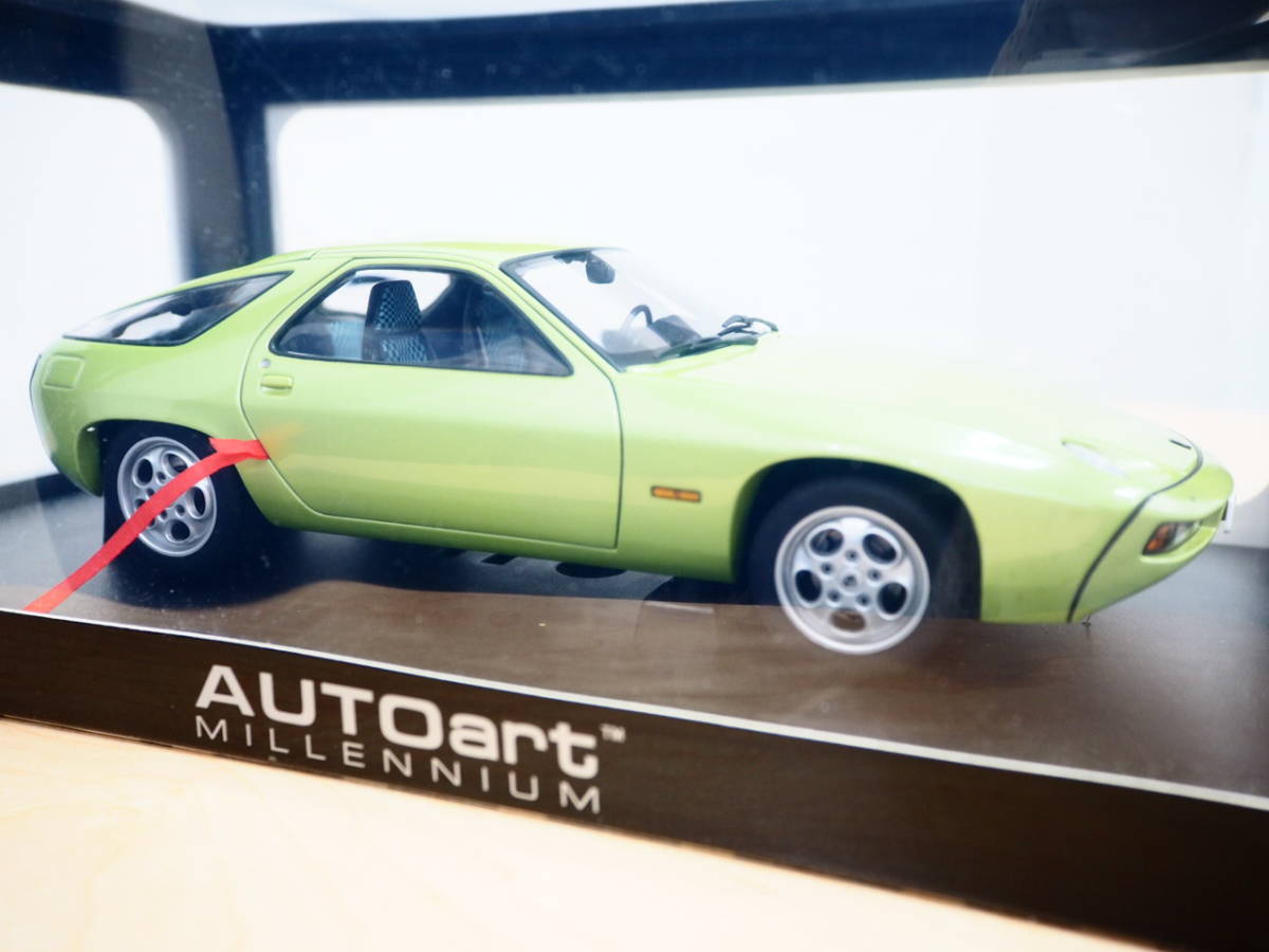 ◇Porsche/ ポルシェ 928◇ AUTOart MILLENNIUM 1/18 Lind Green ◇Porsche/ ポルシェ 928◇ AUTOart MILLENNIUM 1/18 Lind Green