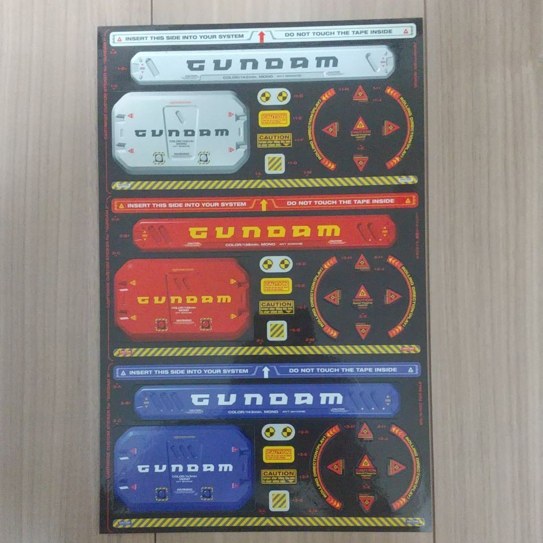 [完全生産限定 VHSソフト、ステッカー付] 機動戦士ガンダムⅠ～Ⅲ メモリアルボックスセット