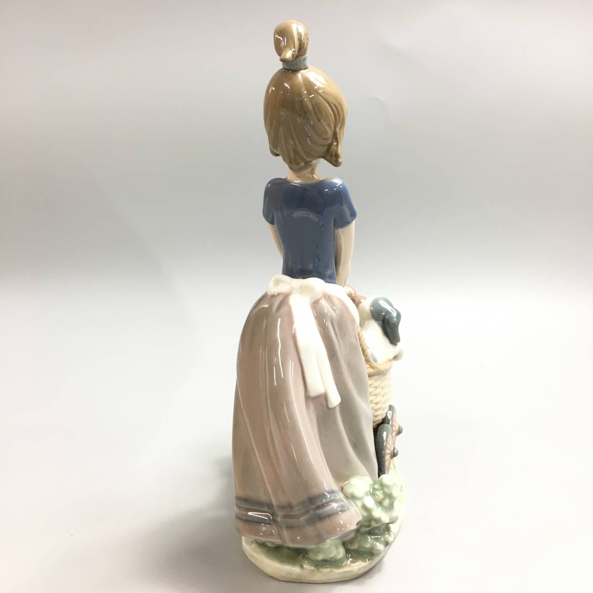 ★C04589/LLADRO リヤドロ/フィギュリン/子犬たちとお散歩/高さ 約22.5㎝_画像3