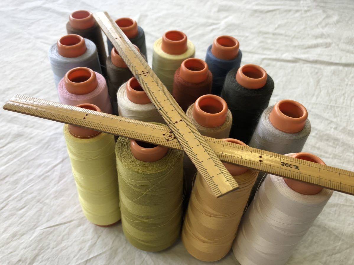 工業用 ミシン糸 、スパン糸、東洋紡マナード-S、90番(F60)、16本(16色)残糸です。