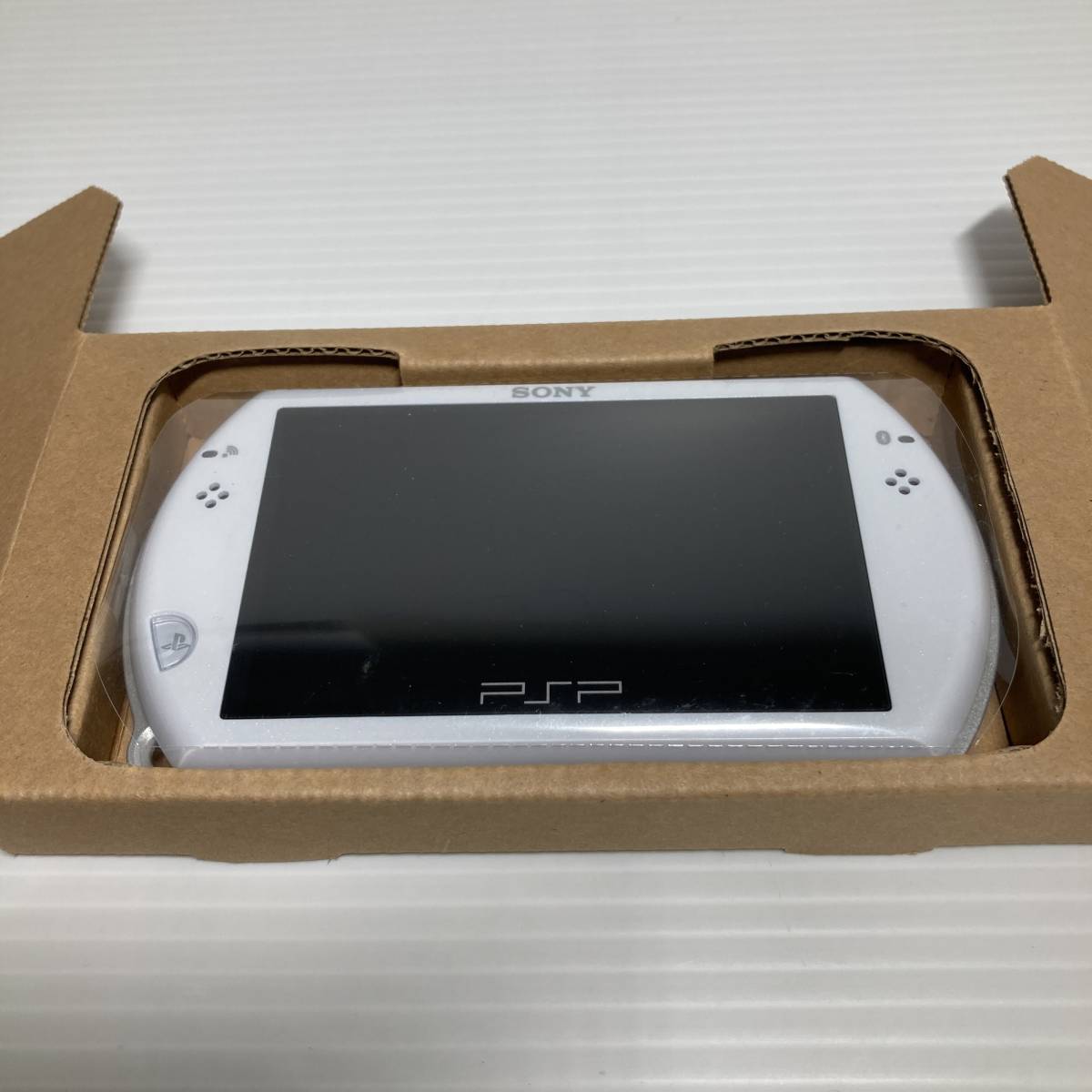 1円～　未使用？　現状渡し　SONY ソニー　PlayStation Portable go PSP-N1000pw PSP go 16GB 完品 レア 希少品 PSP PS5 vita 　_画像2