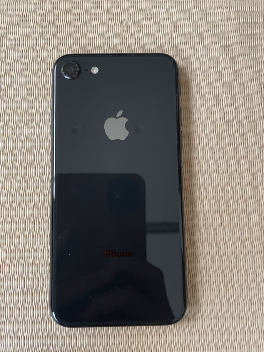 美品 iPhone8 64GB SIMフリー 付属品未使用 おまけ付きスペースグレイ