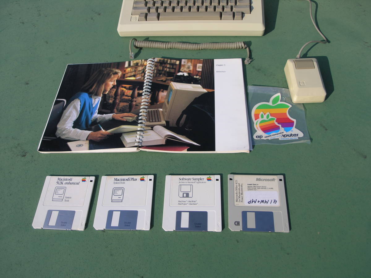 ● Apple Macintosh 512kE・Enhanced・動作完璧・超美品・BAG付・レア収集家アイテム_起動ディスク４枚・旧ゲーム入り