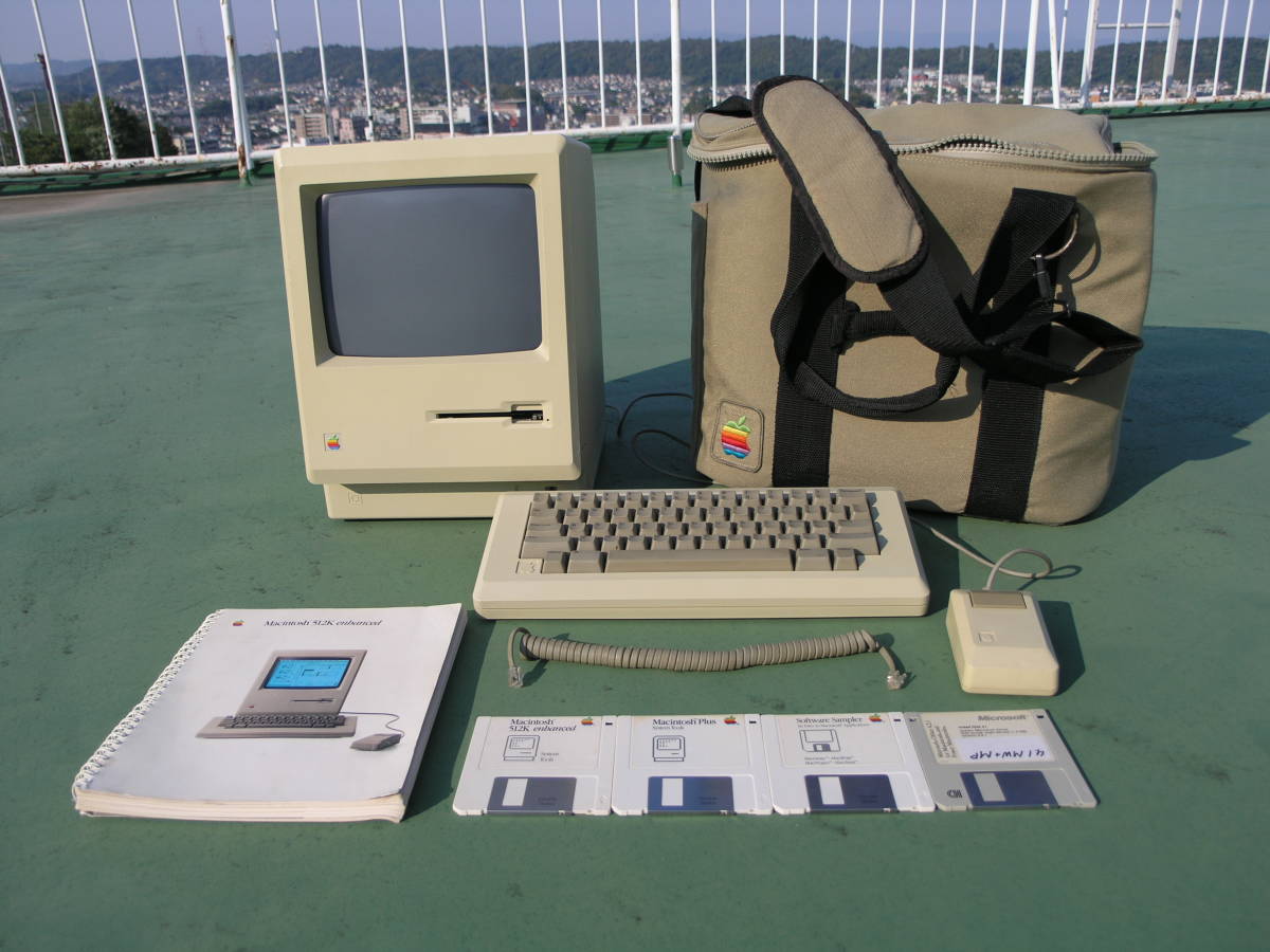 ● Apple Macintosh 512kE・Enhanced・動作完璧・超美品・BAG付・レア収集家アイテム_システム4.1・5.1・5.3＋旧ゲーム6種入り