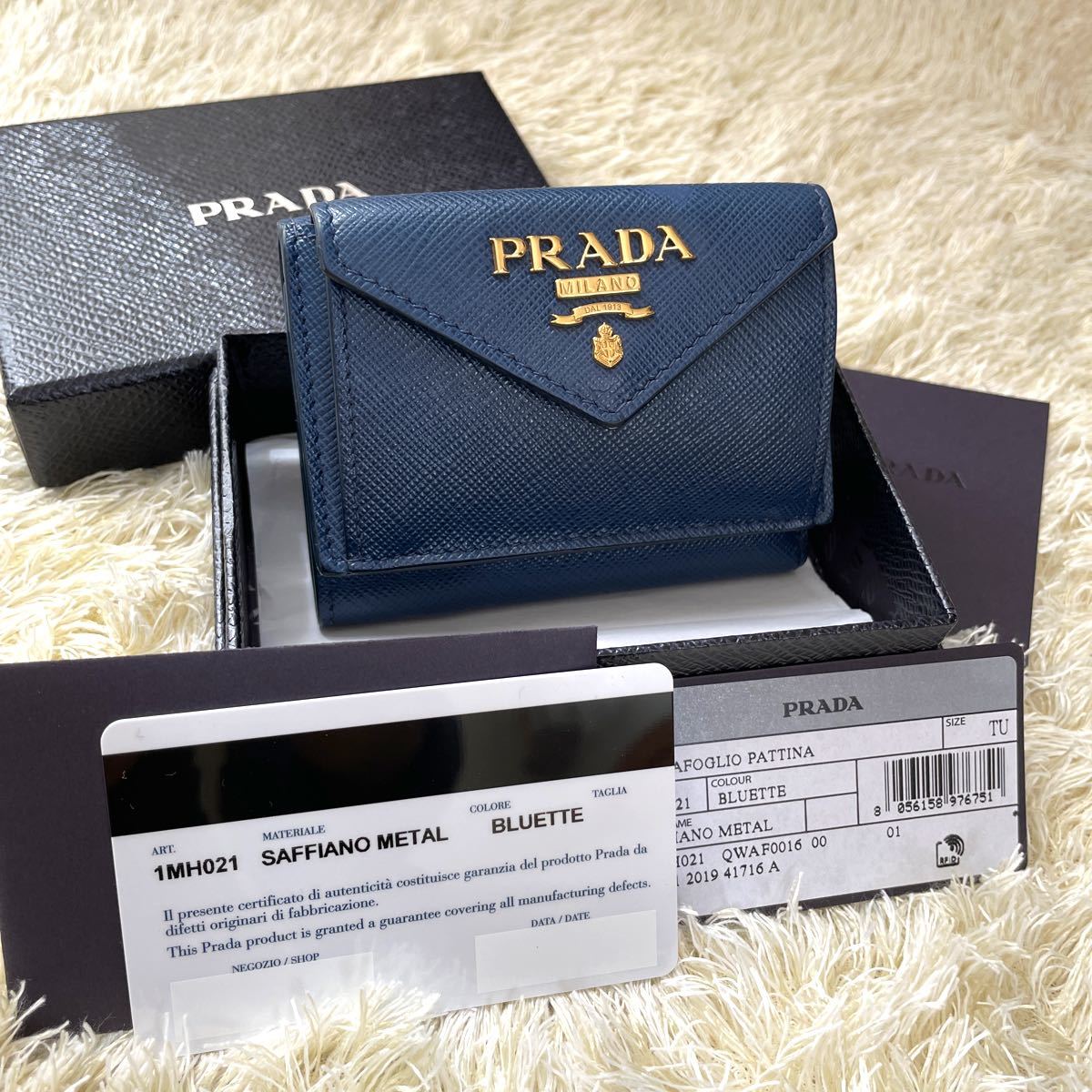 メーカー直送】 【ほぼ未使用】PRADA プラダ 三つ折り財布 直売価格 サフィアーノ 未使用 プラダ PRADA 折り財布