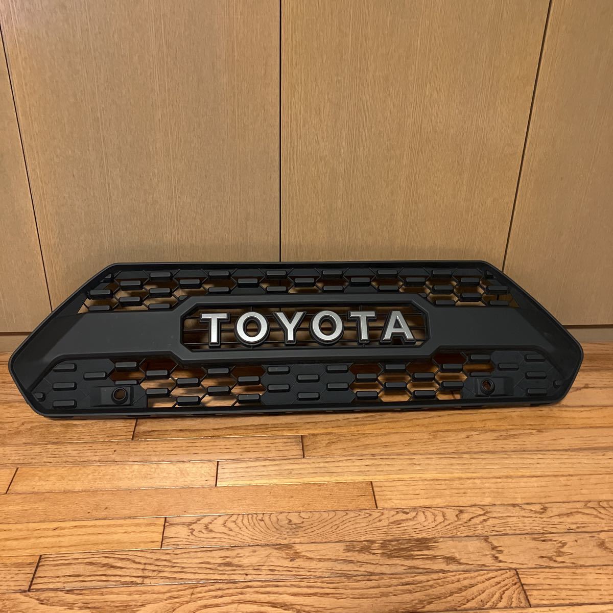 RAV4トヨタTOYOTAロゴフロントグリル アドベンチャー タコマ風 | www
