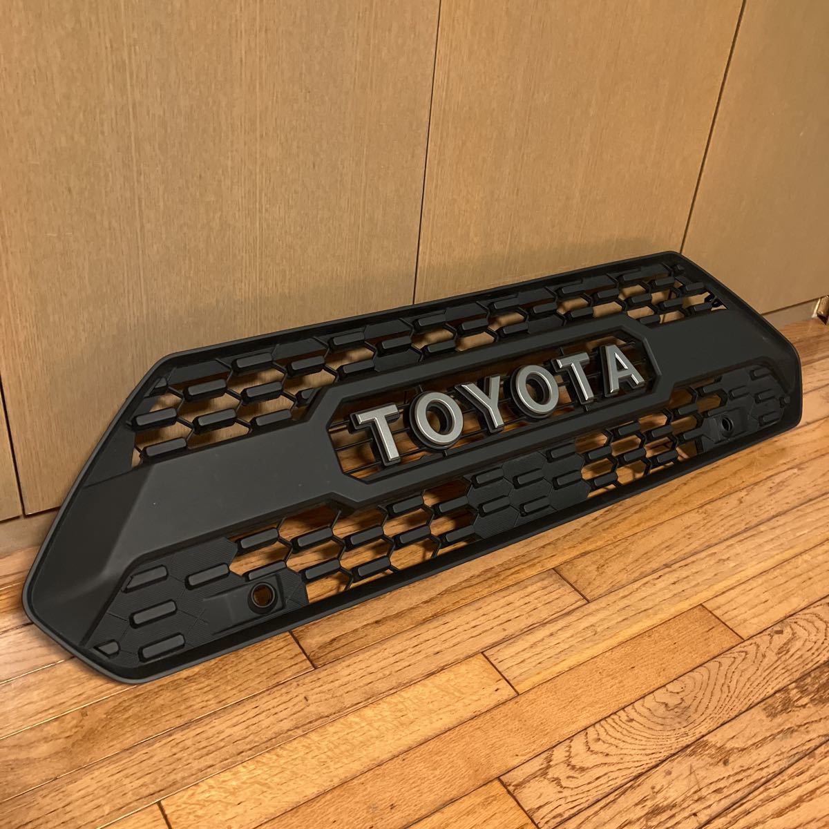 RAV4トヨタTOYOTAロゴフロントグリル アドベンチャー タコマ風 | www
