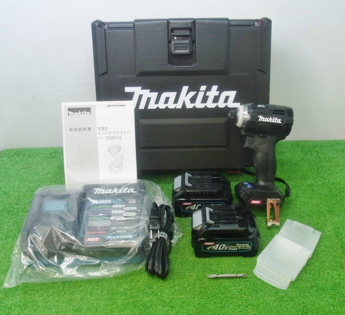 未使用 makita マキタ 40Vmax 充電式インパクトドライバー 2.5Aバッテリー 2個 充電器 セット ブラック TD001GRDXB