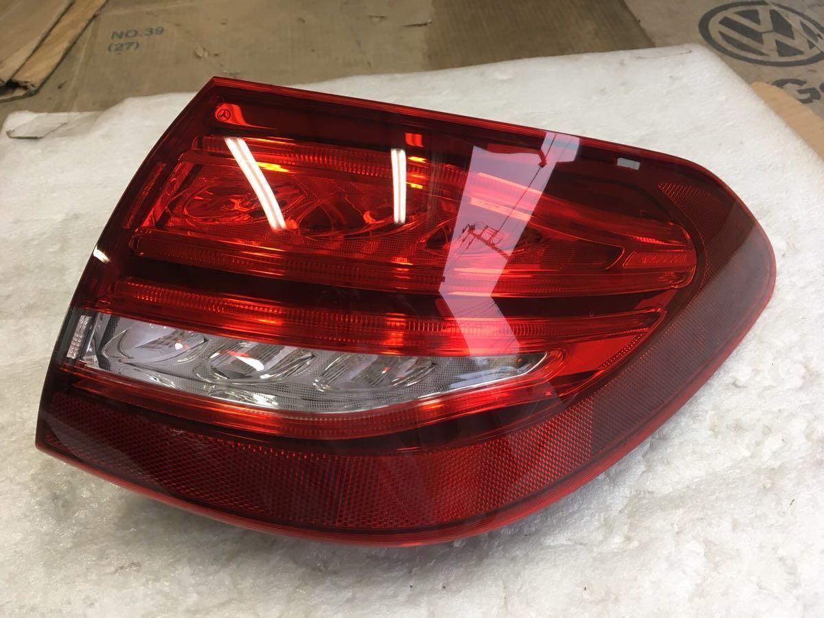 ベンツ W205 Cクラス ワゴン LED テールランプ 右 純正 フチかけ無し
