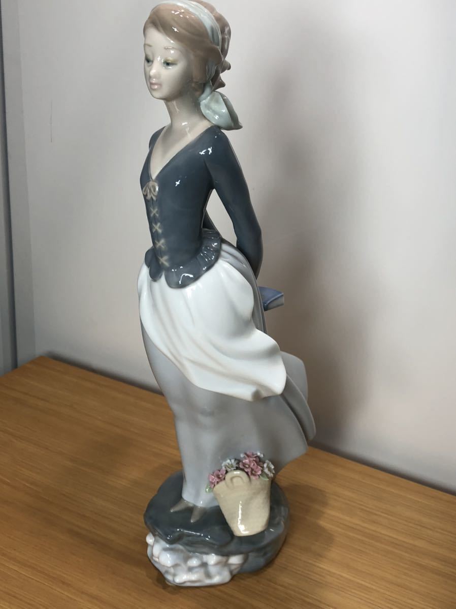 フィギュリン LLADRO リヤドロ 海のそよ風 女性 陶磁器人形 西洋工芸