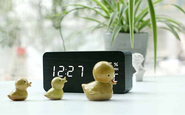 【新品】木製ナチュラル風多機能 目覚まし時計 2種給電/温湿度計/音感知_画像7