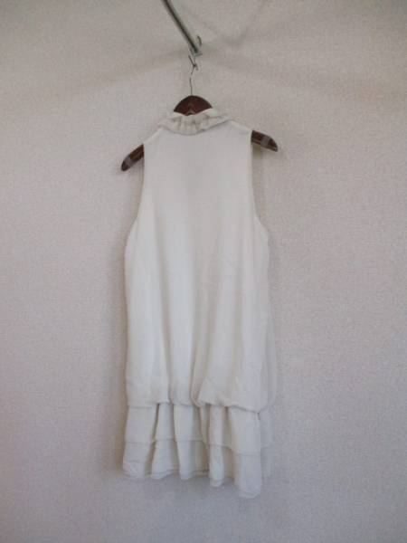 LIVINALONE white frill attaching no sleeve tunic (USED)42917