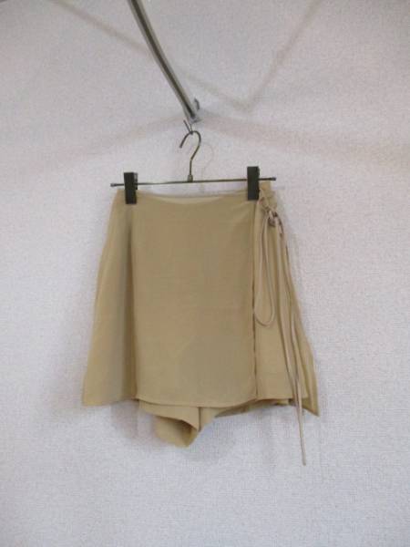 PriveteLABEL beige chiffon short pants (USED)51517