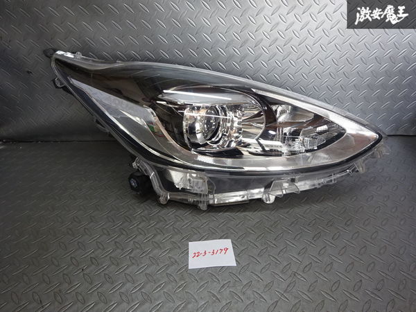 トヨタ 純正 NHP10 アクア 後期 LED ヘッドライト ランプ レンズ 右側