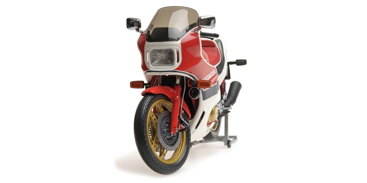 ☆1/12 ホンダ CB1100R 1982 RCII ホワイト/ブルー 122161701 ☆1/12 ホンダ CB1100R 1982 RCII ホワイト/ブルー 122161701