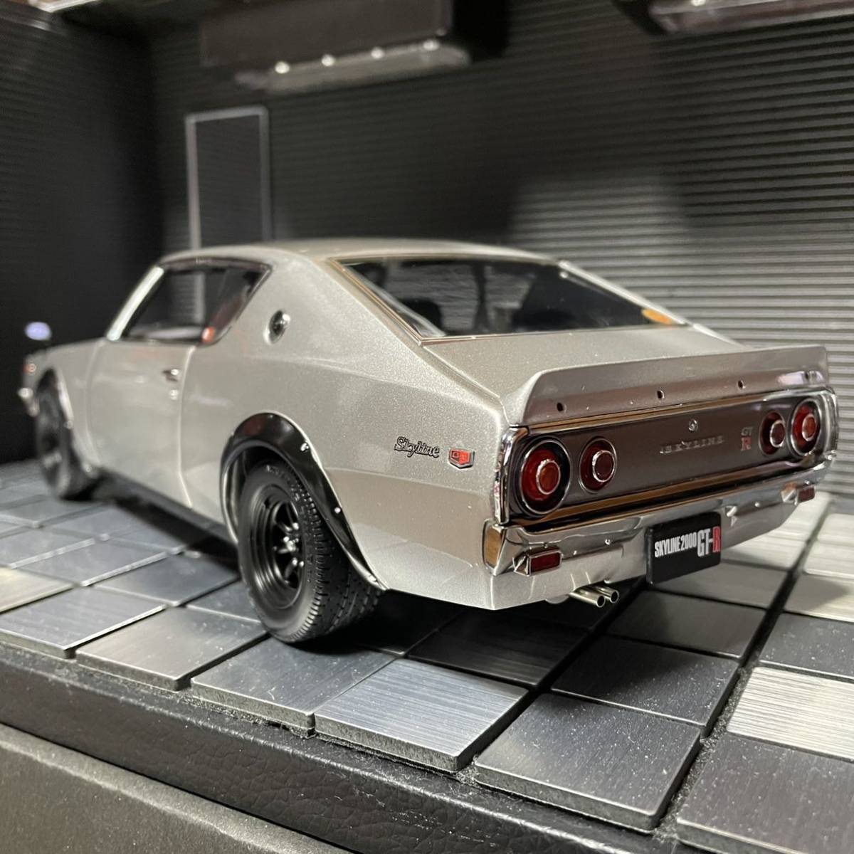 新品　 京商 1/18 日産 スカイライン 2000 GT-R (KPGC110) シルバー_画像2