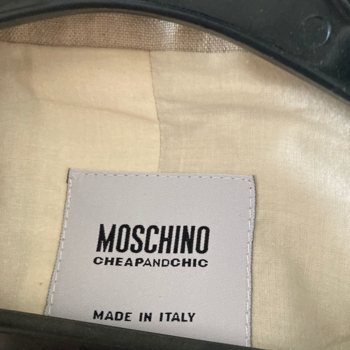 moschinoのジャケットです oikoglass.gr
