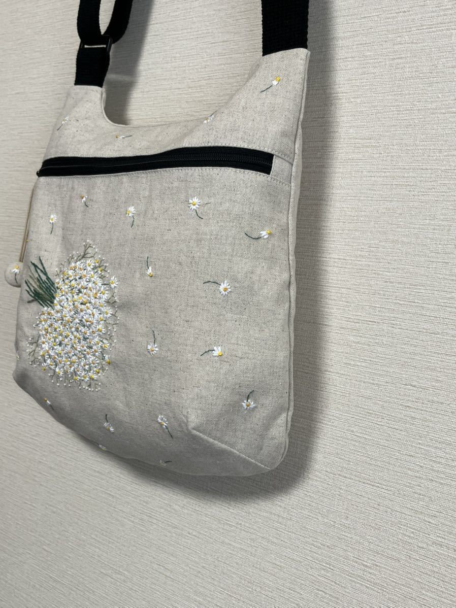 手刺繍のバッグ+カモミール+かすみ草+ショルダーバッグ+斜め掛け_画像4