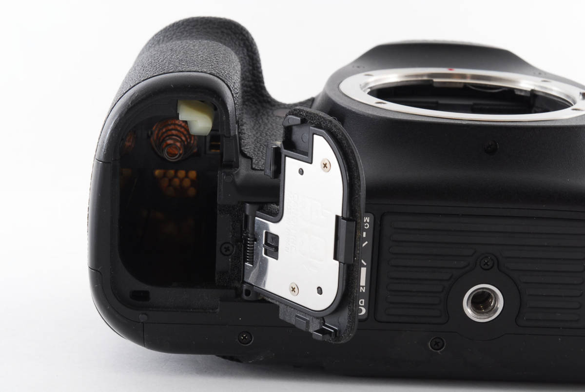 完動品/ 箱付き Canon EOS 5D MARK III Digital SLR Camera Body in 