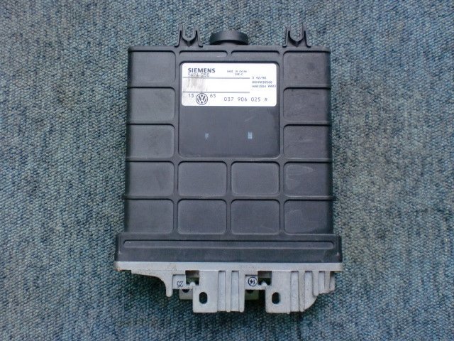 * VW Golf 3 Wagon 1H 97 year 1HAGG engine computer -( stock No:A12234) (5760)