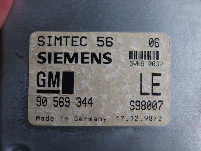 * Opel Vectra XH 99 year XH201 engine computer -( stock No:A21264) (5784)