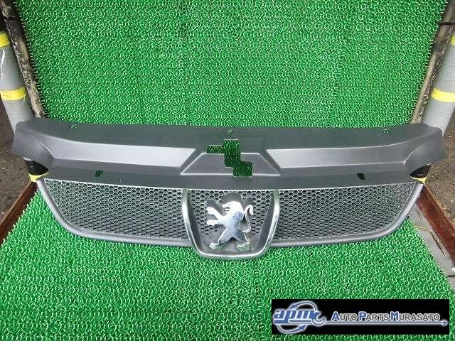 * Peugeot 406 Break 00 year D9BR front grille ( stock No:A17123) (5879) *